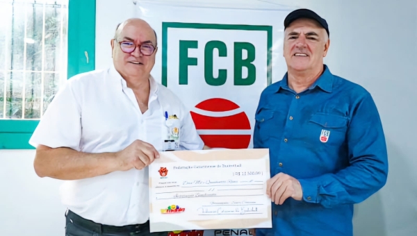 APAE recebe cheque da Federação Catarinense de Basketball - FCB